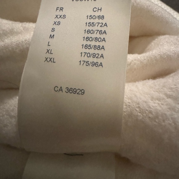 Louis Vuitton 3D Signature White Wool Mini Skirt (Size L) – Like New - Picture 5 of 8